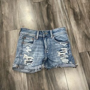 Light wash midi shorts
